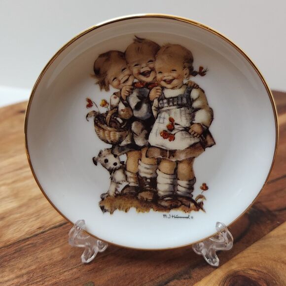 M.J. Hummel Mini Plate – “Follow the Leader”, Reutter Porzellan Germany - Picture 1 of 5
